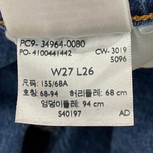 Levi’s Wedgie Straight 5 Pocket Denim Jeans Size 27 Button Fly 26 L Med Wash - Picture 7 of 9